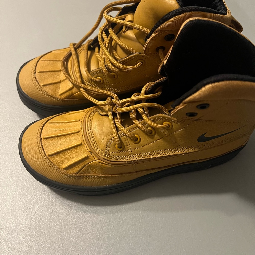 Nike Yellow High-Top Boots with Fringe Detail